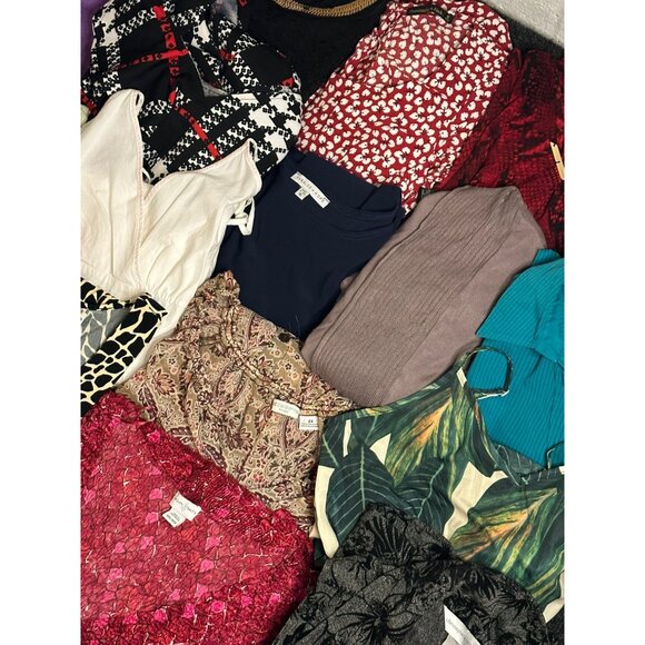 5 Pound Bundle of LADIES Clothes Various Sizes Styles & Brands Reseller Fashion - Picture 2 of 7